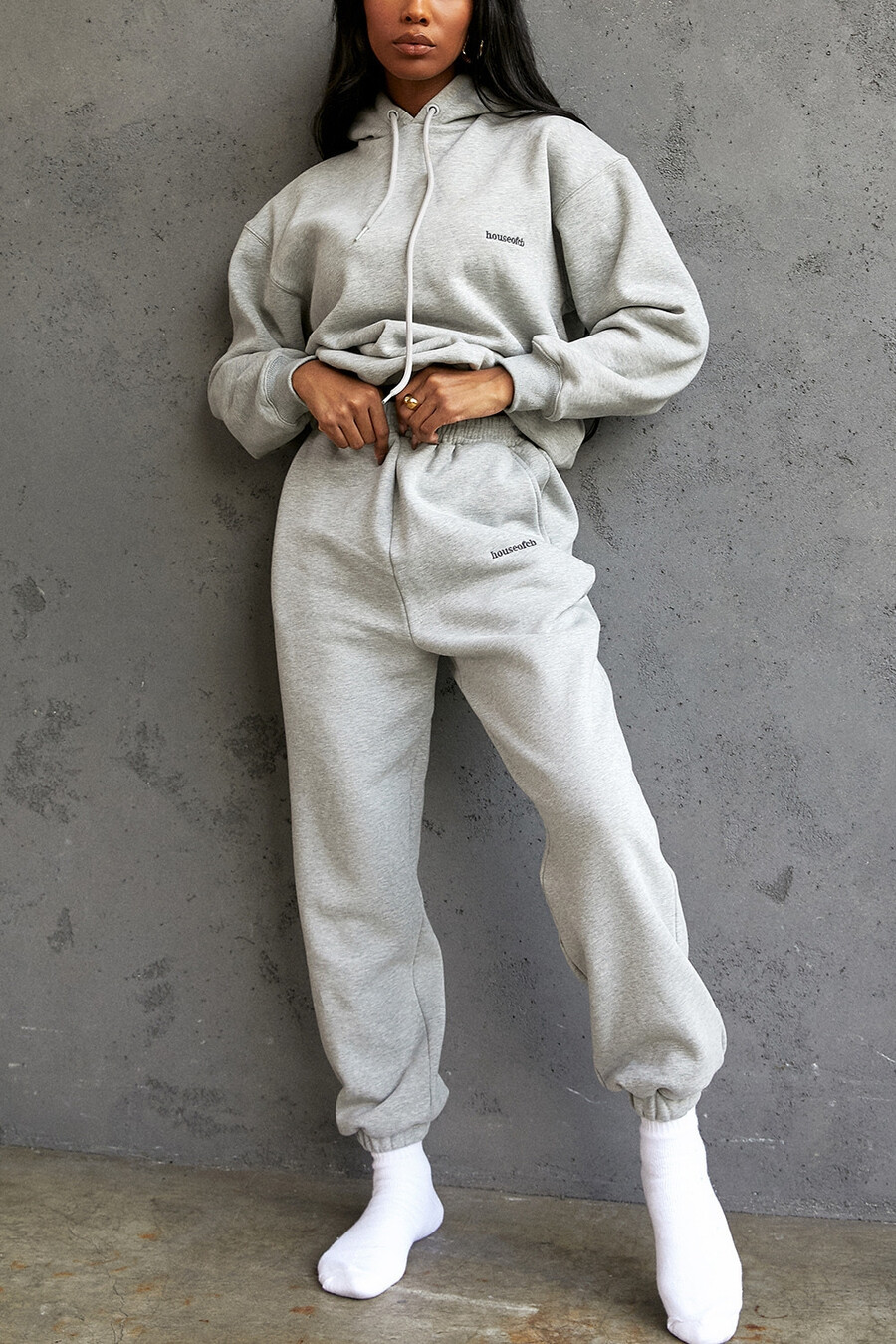 graue jogginghose mit fleece-rücken