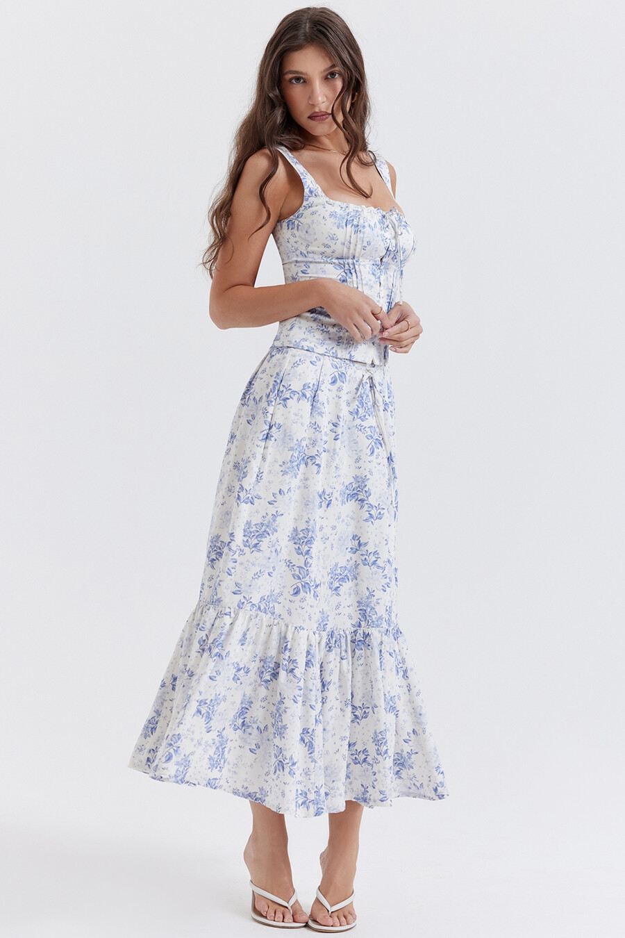 oberteil mit blauem blumenmuster