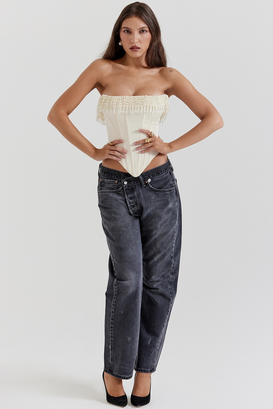 vintage-korsett aus cremefarbenem verziertem satin