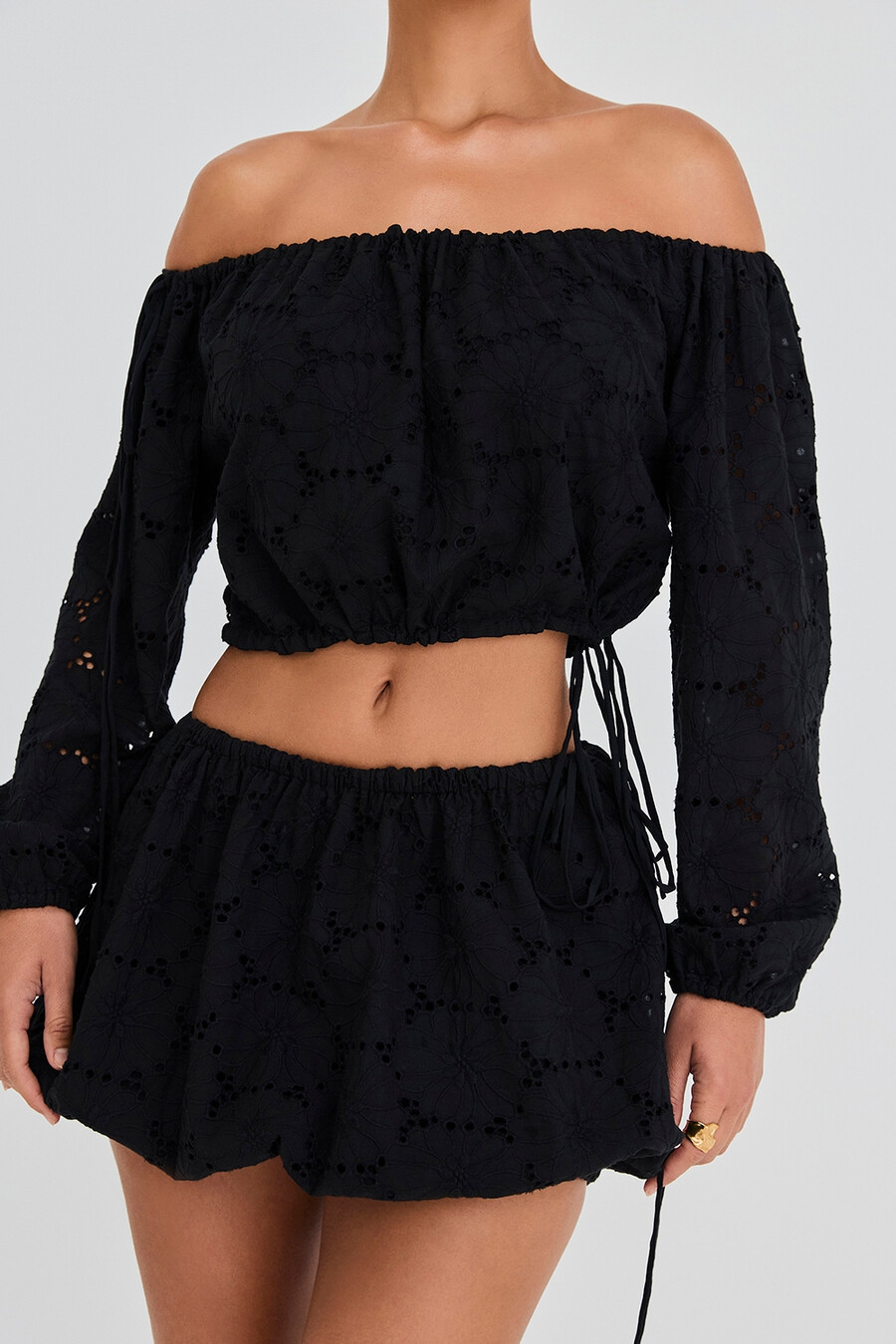 mistress rocks schwarzes schulterfreies baumwolltop mit broderie