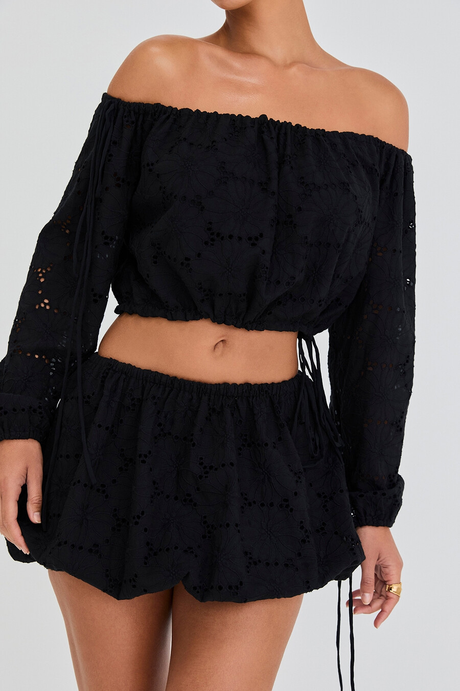 mistress rocks schwarzes schulterfreies baumwolltop mit broderie