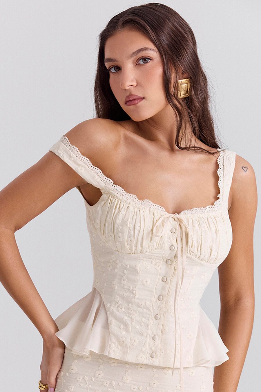 vintage cremefarbenes baumwoll-broderie-anglais-schößchen-top