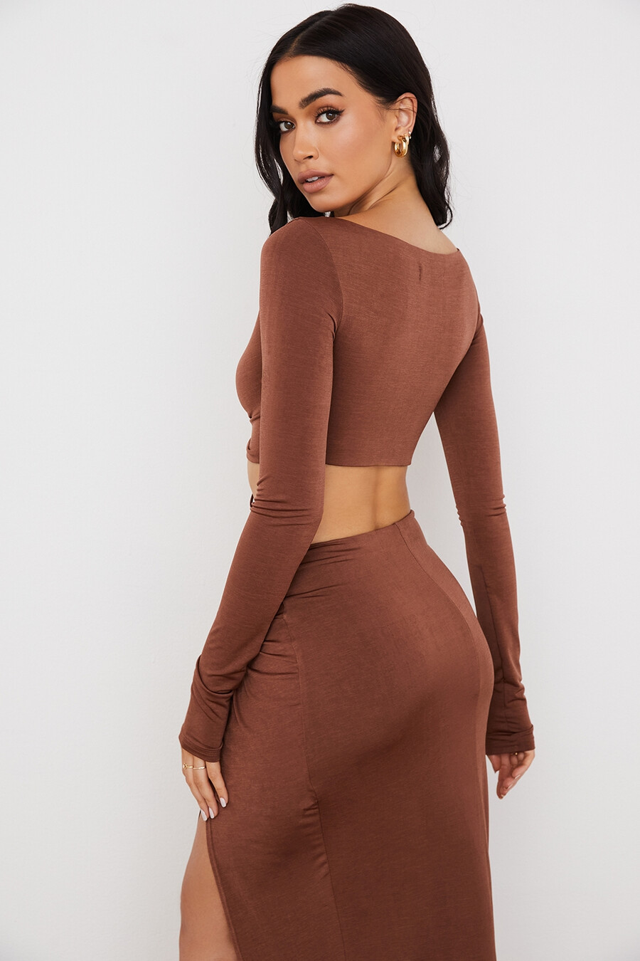 schokoladenbraunes gerafftes crop-top