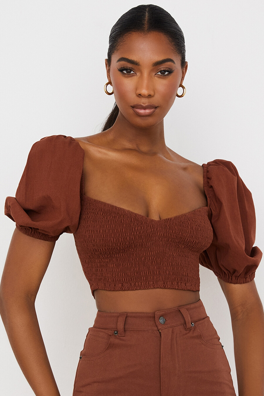 kakaofarbenes cropped-top mit puffärmeln
