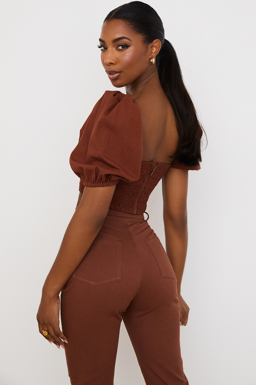 kakaofarbenes cropped-top mit puffärmeln