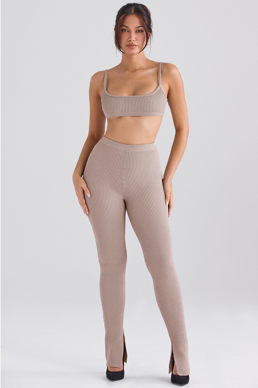 taupefarbene leggings mit rippstrick