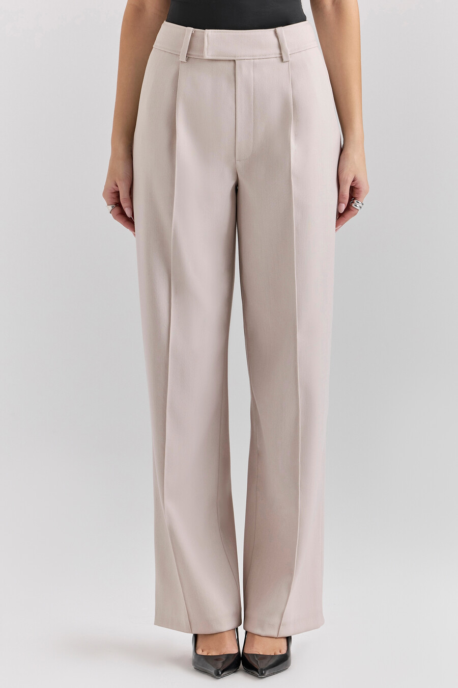 beigefarbene hochtaillierte stoffhose