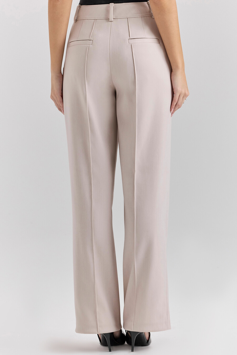 beigefarbene hochtaillierte stoffhose