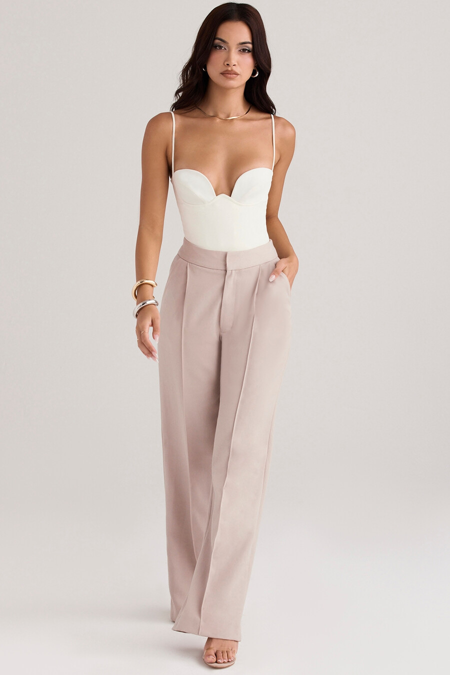 beige hose mit lockerem schnitt